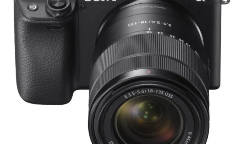 Sony a6400 Mirrorless Camera with 18-135mm Lens